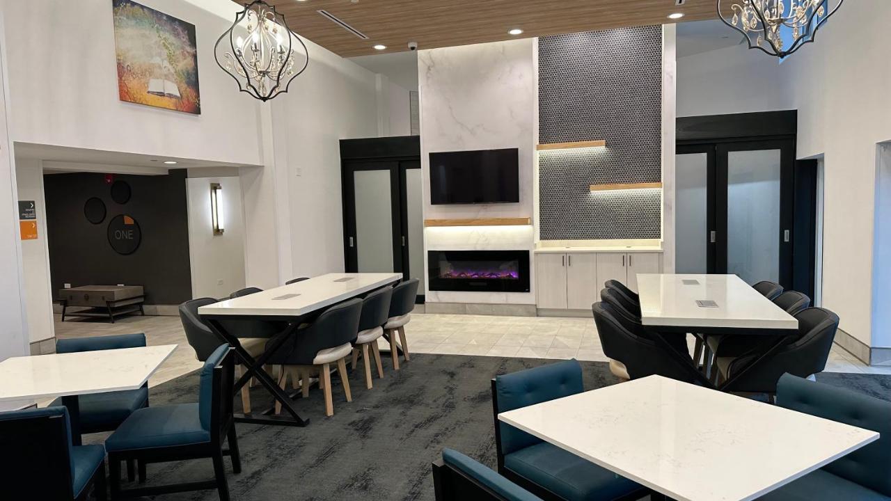 ホテル La Quinta By Wyndham Chicago O'Hare Airport ローズモント エクステリア 写真